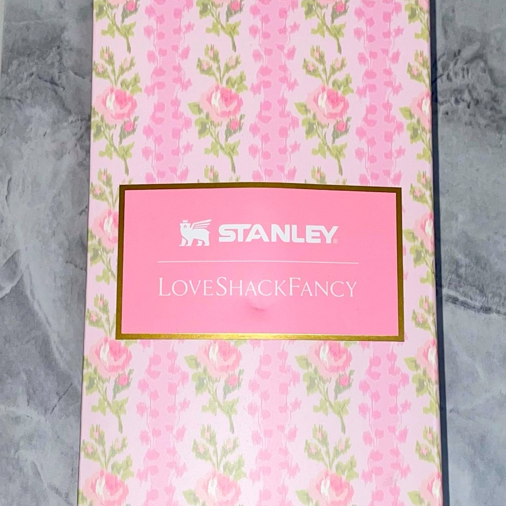 Stanley x LoveShackFancy 20oz All Day Slim Bottle NWT Pink Blooming Heirloom - Picture 2 of 5